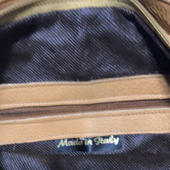 Avorio buttery smooth soft leather crossbody/shoulder bag. Made in Italy. - Picture 10 of 11